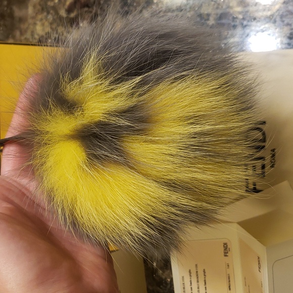 Fendi charm pom pom - Picture 3 of 12